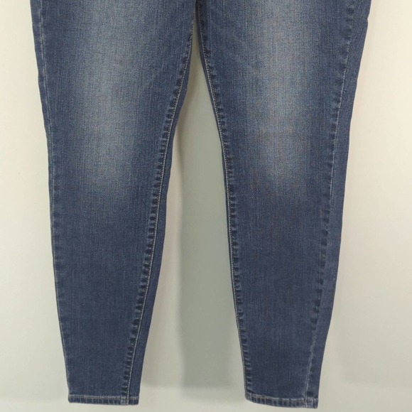 Signature‎ By Levi's Strauss Women's Mid Rise Skinny Med Wash Sz. 27 NWT - Picture 3 of 10